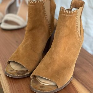 7 urban outfitters high heels